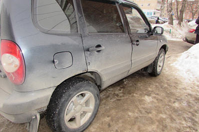 В Жигулёвске судимый за убийство мужчина обокрал незакрытый автомобиль