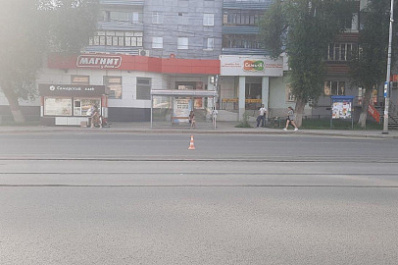 В Самаре "Шевроле Авео" сбил 82-летнего пенсионера, который шёл к трамваю