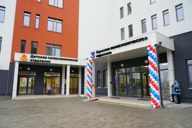Вячеслав Федорищев оценил качество новой поликлиники в Смышляевке