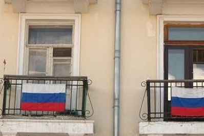 В Самарской области на фасадах домов появился российский триколор