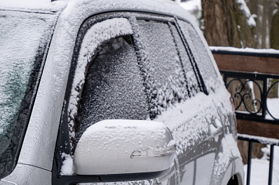 Гаджеты, напитки и лекарства нельзя оставлять в машине в мороз