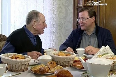 Глава региона навестил Героя Советского Союза Владимира Чудайкина