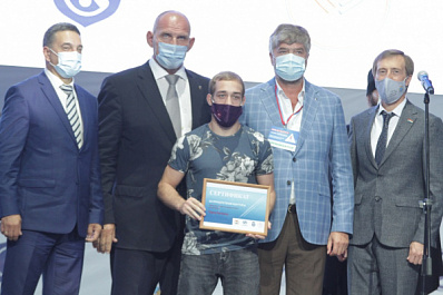 Самарскому борцу Павлу Белкину подарили квартиру