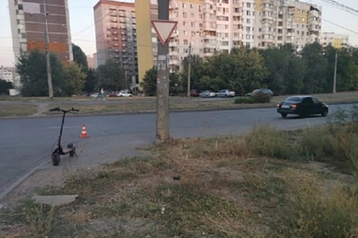 В Самаре водитель "Гранты" отправил самокатчика в больницу