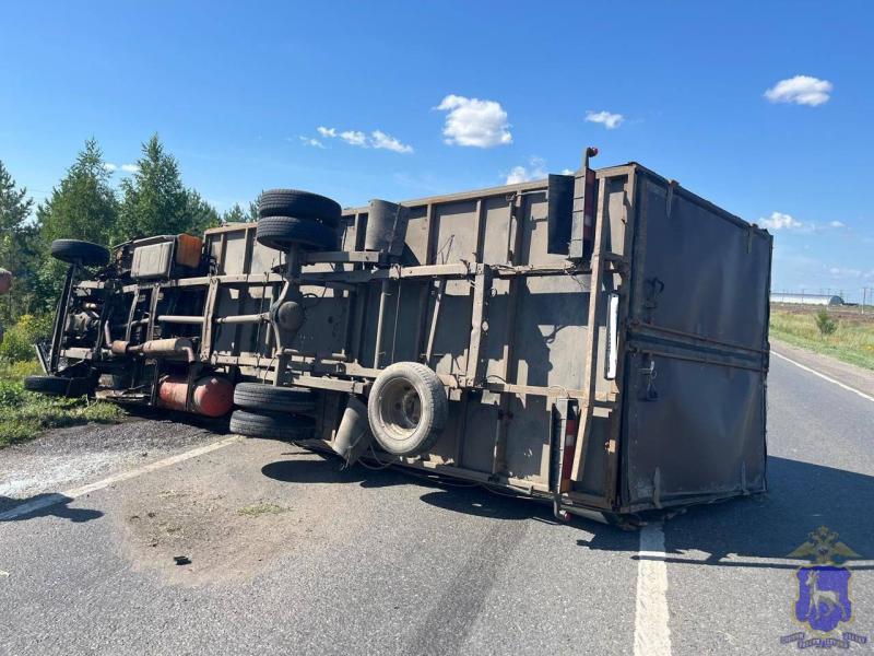 В Самарской области 18 июля на трассе столкнулись "пятерка" и "Газель" со стройматериалами