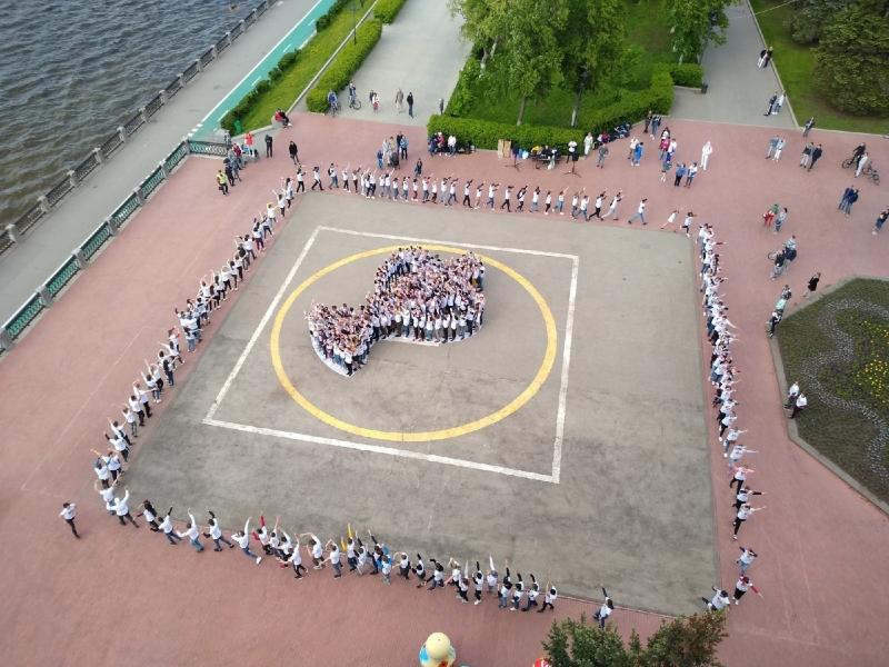 В Самаре на набережной выставили Кубок России по футболу