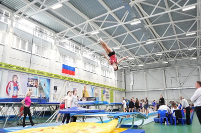 В Тольятти прошли областные соревнования прыгунов на батуте