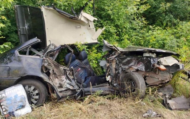 В Самарской области в лобовом столкновении автомобилей погибла девочка