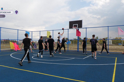 В Сергиевском районе открылась обновленная баскетбольная площадка