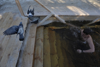 Прорубь - не закалка: Александр Муравец рассказал о правилах крещенских купаний