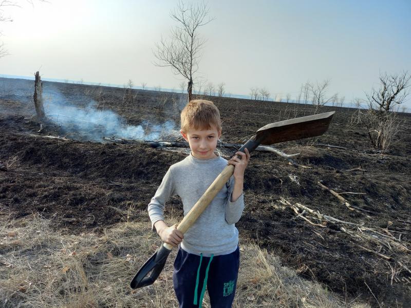 "Папа, мы победили": 6-летний мальчик потушил пожар в Сергиевском районе
