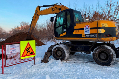 В Самаре на Шестой просеке ремонтируют водовод после большой утечки воды 