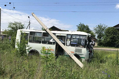 В Сызрани госпитализировали водителя автобуса после ДТП
