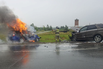 Два человека погибли: в Самарской области лоб в лоб столкнулись LADA и Mercedes