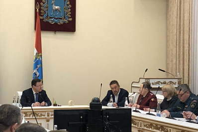 Дмитрий Азаров поручил скорректировать работу горячей линии по коронавирусу