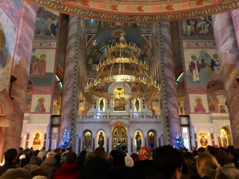 В Рождественскую ночь в храмах Самарской области прошли праздничные богослужения