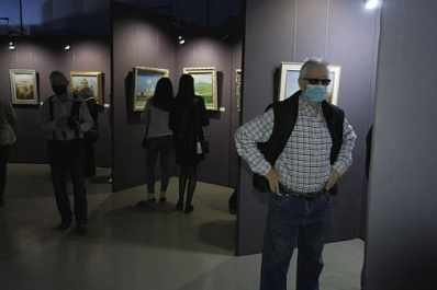 "Серебряные" волонтеры посетили выставку Никаса Сафронова