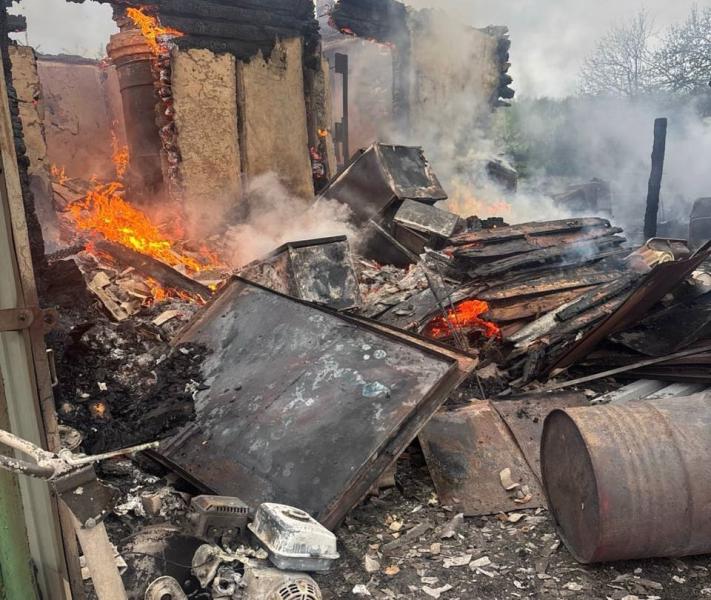 Утром 25 апреля в Самарской области вспыхнули жилой дом и сараи