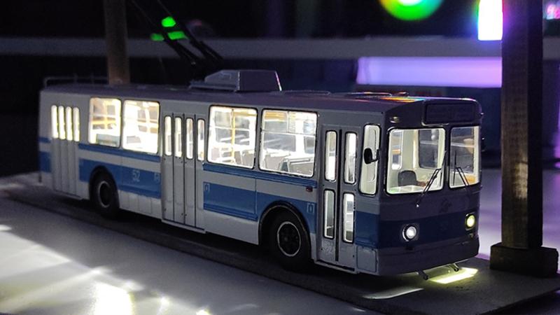 "Ездил на таком в детстве": самарец собрал модель городского троллейбуса в масштабе 1:43