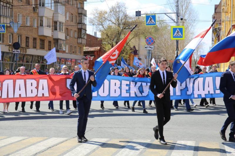 Первомайское шествие проходит на главной площади Самары