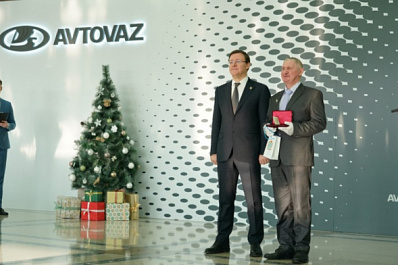 Дмитрий Азаров вручил госнаграды работникам АВТОВАЗа