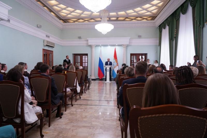 Вячеслав Федорищев вручил награды ветеранам и работникам строительной отрасли Самарской области