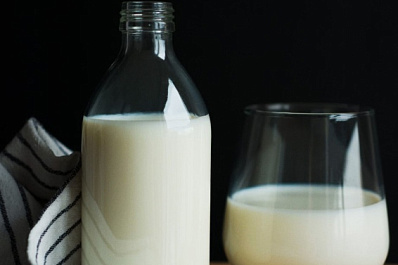 В Роспотребнадзоре рассказали, как правильно выбирать молочку