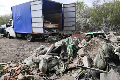 Житель Самарской области решил выкинуть строительный мусор в лесу