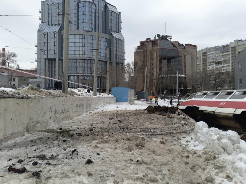 МЧС сообщили подробности аварии с перевернувшимся в Самаре трамваем