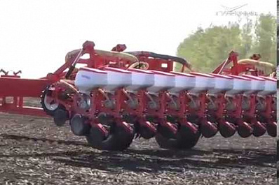 Дмитрий Азаров проверил ход весенне-полевых работ