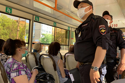 Пассажиров общественного транспорта Самары призвали носить маски в жару