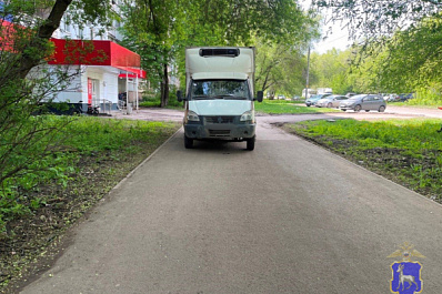 В Самаре грузовая "Газель" на тротуаре наехала на пенсионерку