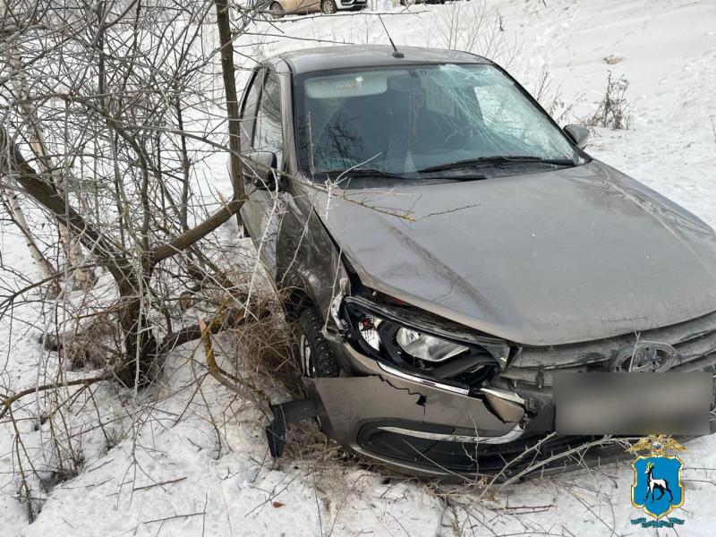 В Сызрани в ДТП c LADA Granta и Nissan пострадали два человека