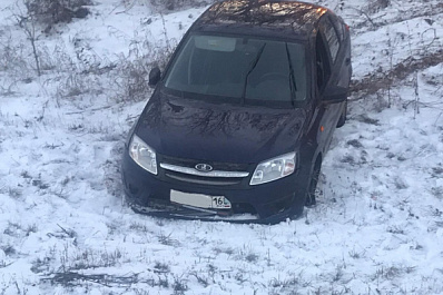 В Самарской области женщина разбила голову, улетев на "Ладе" в кювет