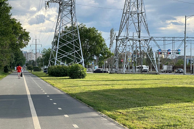 В Самаре продолжают косить траву в общественных местах