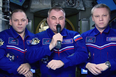 Космонавты поздравили россиян с Днем защитника Отечества