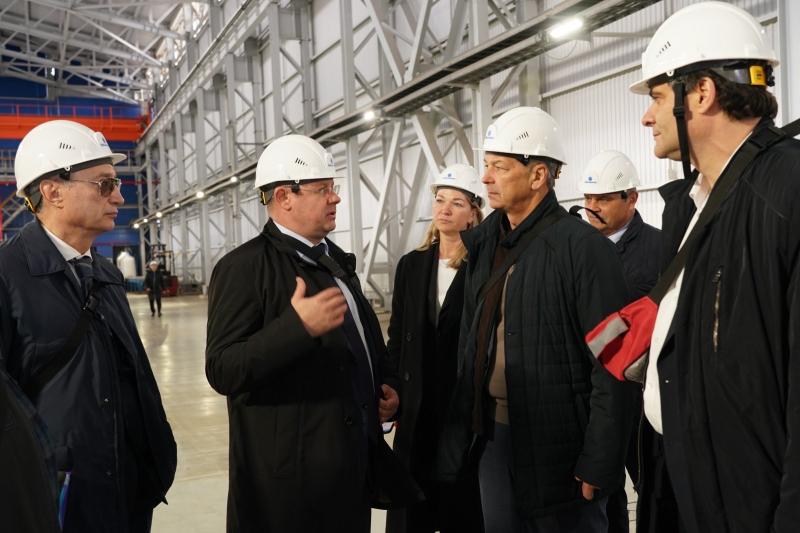 Российские сенаторы посетили химический гигант "КуйбышевАзот" в Самарской области