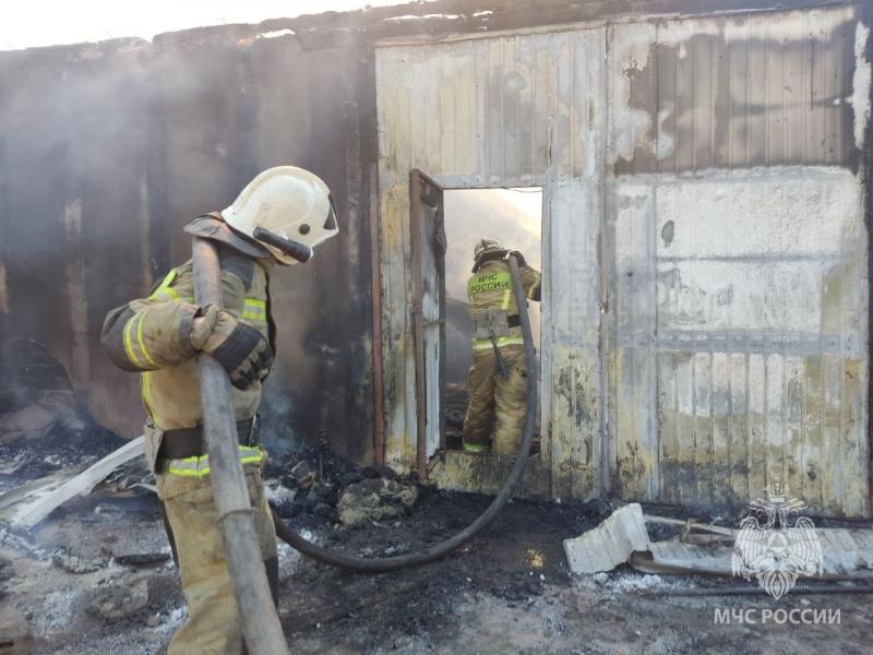 В Самаре за четыре часа потушили крупный пожар на 9-й Просеке 16 апреля
