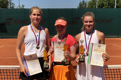 Теннисистка Анастасия Гурьева дважды поднялась на пьедестал почета первенства России