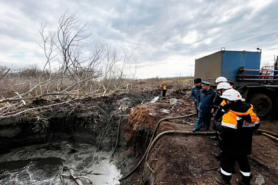 Спасатели законсервировали аварийную скважину, загрязнившую реку в Самарской области