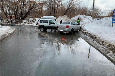 В Самаре по вине пенсионера, выехавшего на встречку, пострадали две девочки