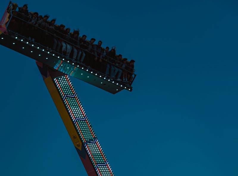 24 человека застряли на высоте на экстрим-аттракционе