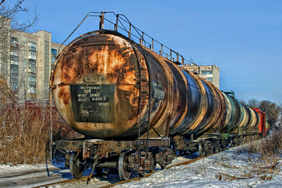 В Самарской области загорелся локомотив грузового поезда с нефтью