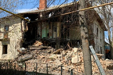 В Самаре обрушилась стена аварийного дома на улице Структурной