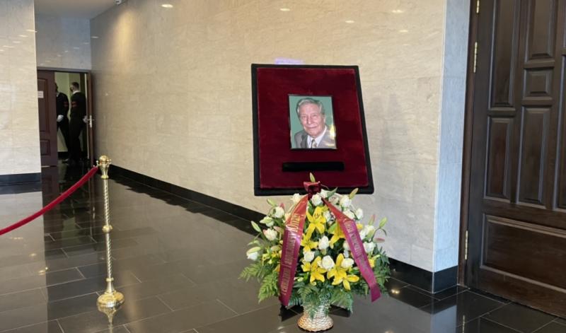 Геннадия Юхтина похоронили на Троекуровском кладбище рядом с Борисом Грачевским