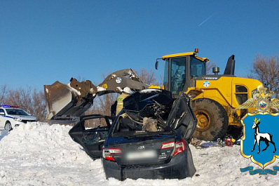 В Самарской области человек погиб во время ДТП легковушки с трактором