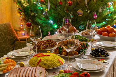 Оливье и селёдка под шубой: россияне назвали обязательные блюда на новогоднем столе 