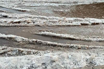  В Самаре на Безымянке затопило улицу из-за поломки пожарного гидранта 
