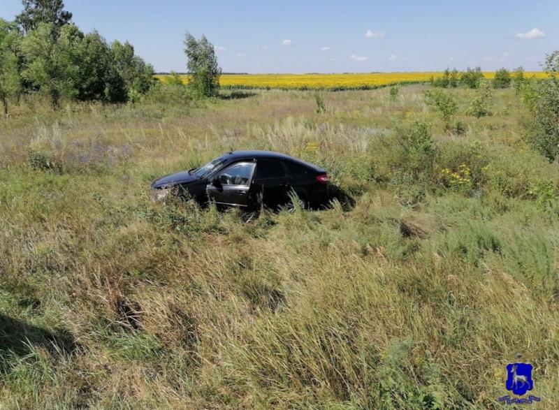 В Самарской области иномарка пошла на обгон и улетела в кювет
