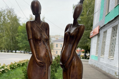 Скульптура будущих мам появилась у входа в самарский роддом больницы имени Пирогова